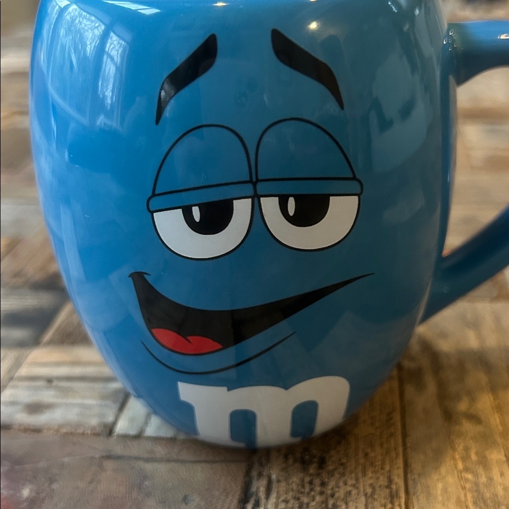 M&M Blue Ceramic Mug Barrel Shape 19 oz - Picture 2 of 6